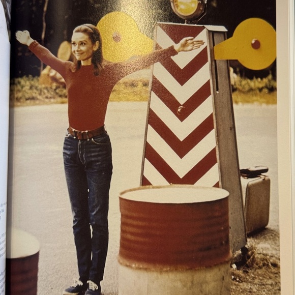 📚Collectors Edition #1003 - Audrey Hepburn, An Elegant Spirit - Hard Cover Book - Picture 10 of 16